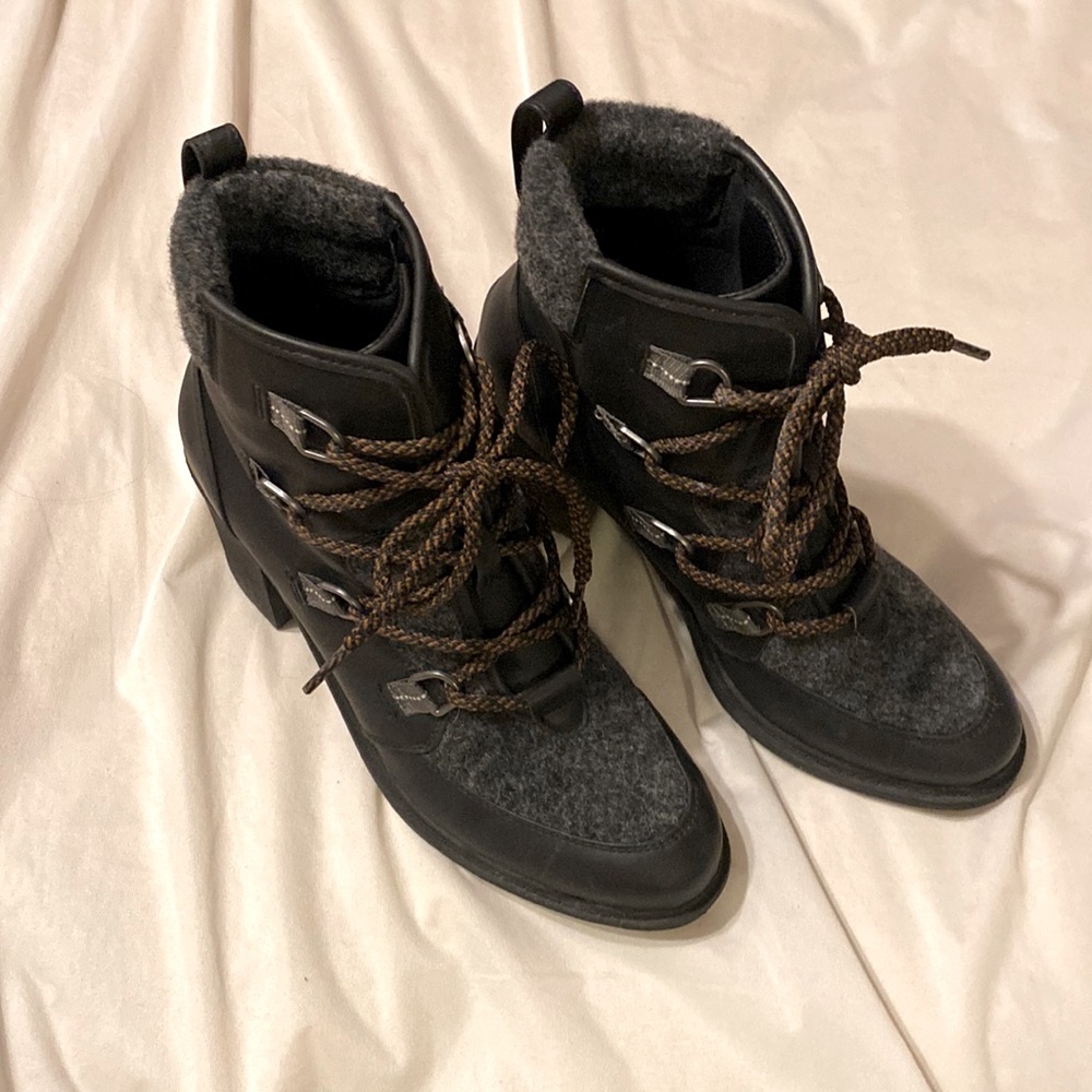 Size 9 1/2, black heel boot